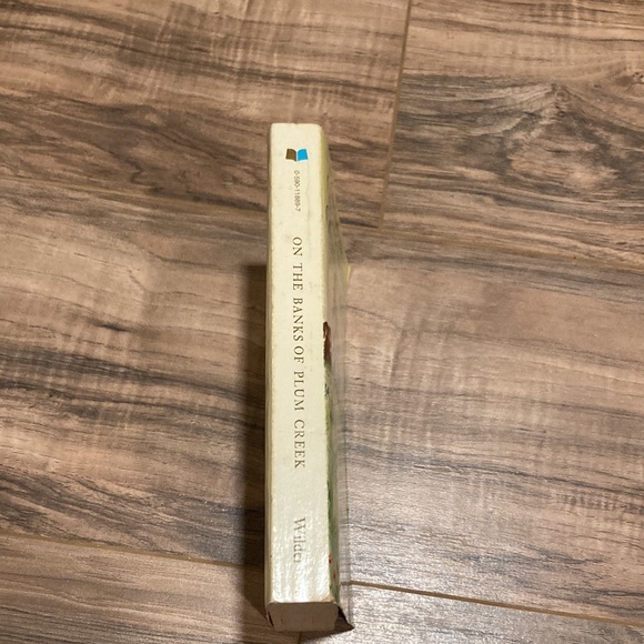 On the Banks of Plum Creek ~ Laura Ingalls Wilder ~ paperback 1953 - Picture 2 of 7